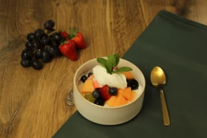 FRUITSALADE MET YOGHURT